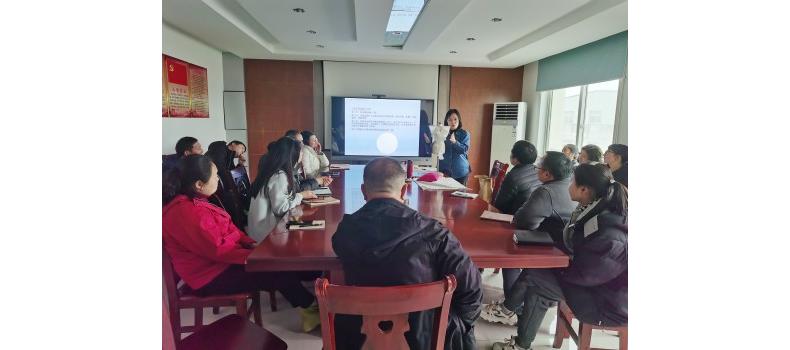 熱烈歡迎武漢紡織大學(xué)服裝學(xué)院張丹教授蒞臨授課指導(dǎo)！
